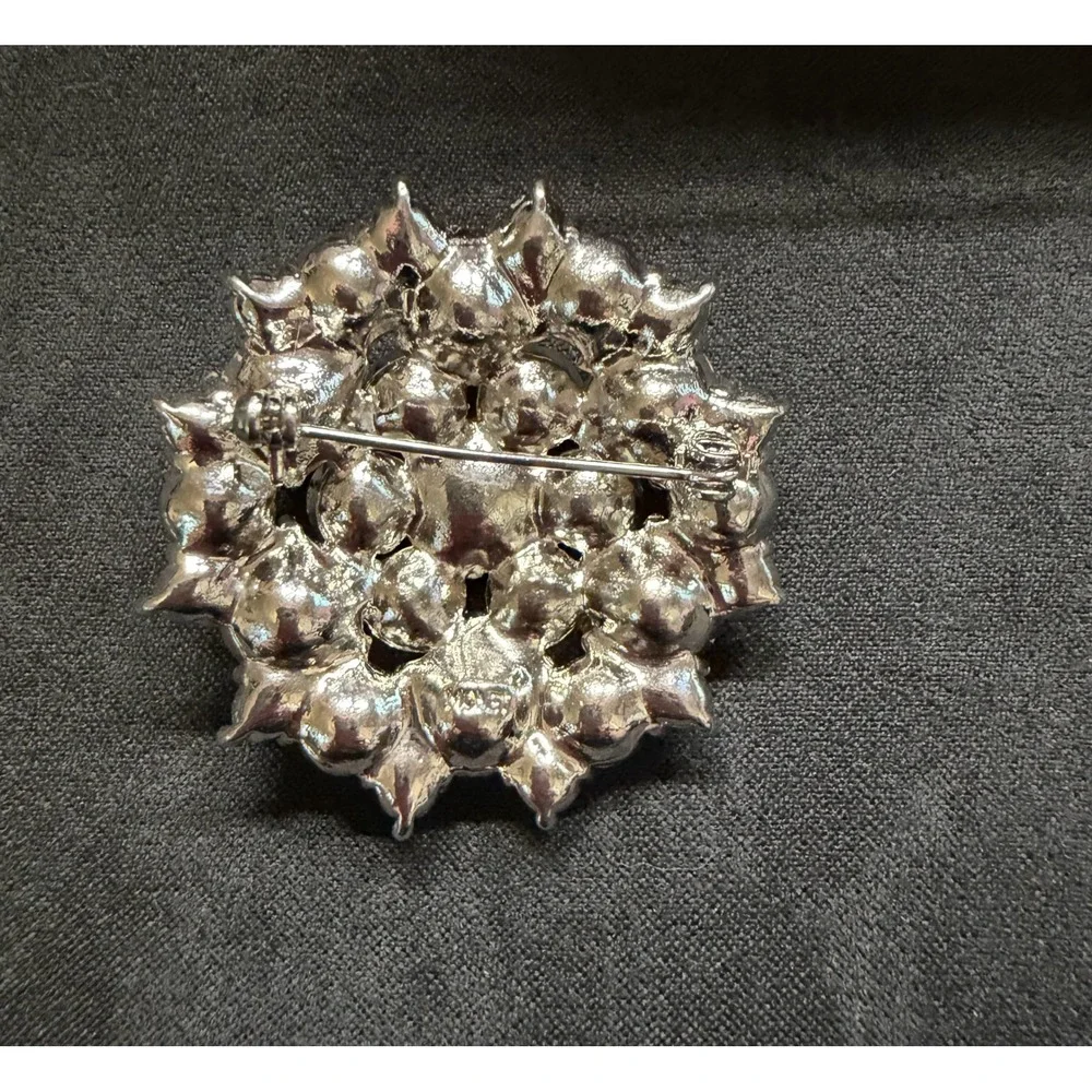 Monet Rhinestone‎ Brooch Womens OS Silver Clear Crystal Round Vintage